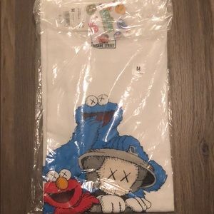 Uniqlo x kaws x Sesame Street Tshirt